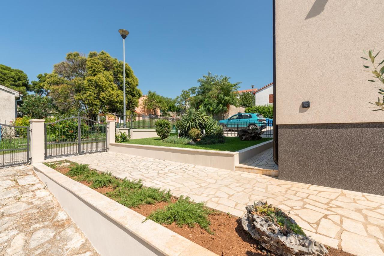 Apartman Dobrec Porec Exterior photo